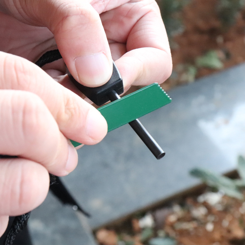 Mini Wilderness Survival Porta - Ferro Rod Striker reseña y precio